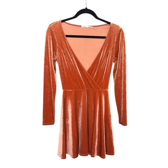 Kimchi Blue Dresses & Skirts - Kimchi Blue - Orange Velvet Women’s Long Sleeve V-Neck Dress size XS